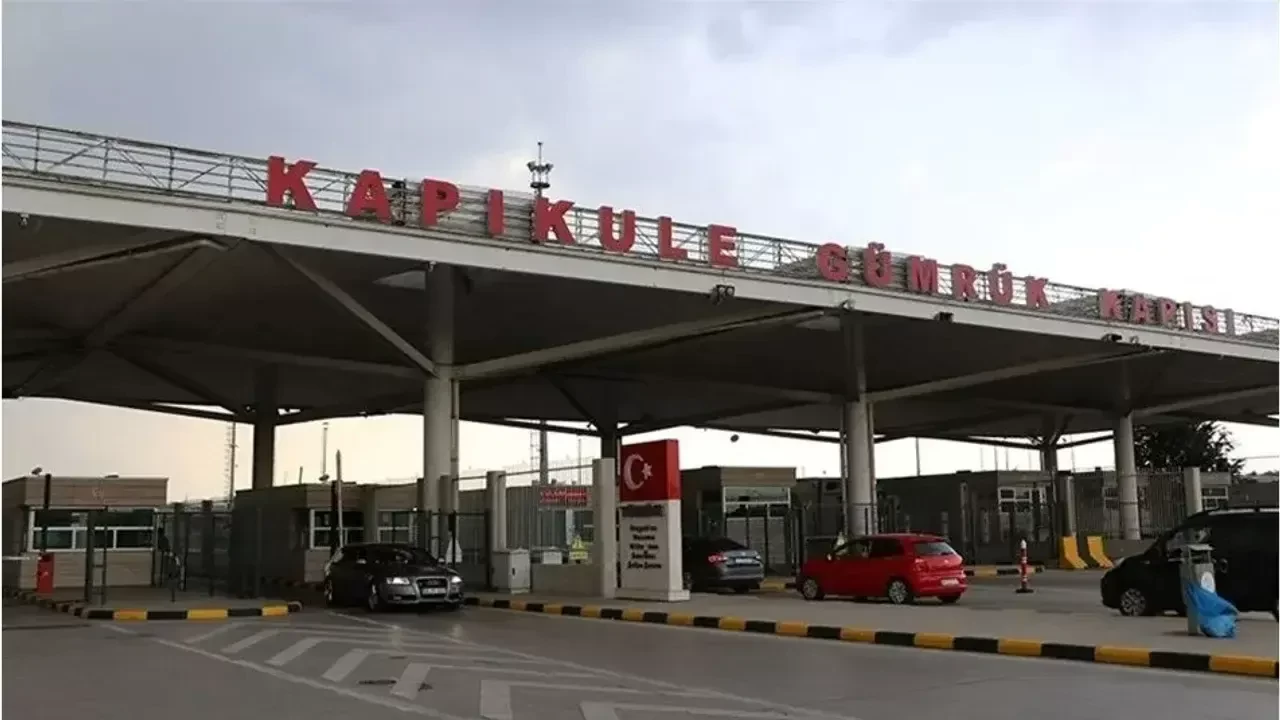 Bayram tatilinde sınır kapılarında yoğunluk: 404 bin kişi geçiş yaptı