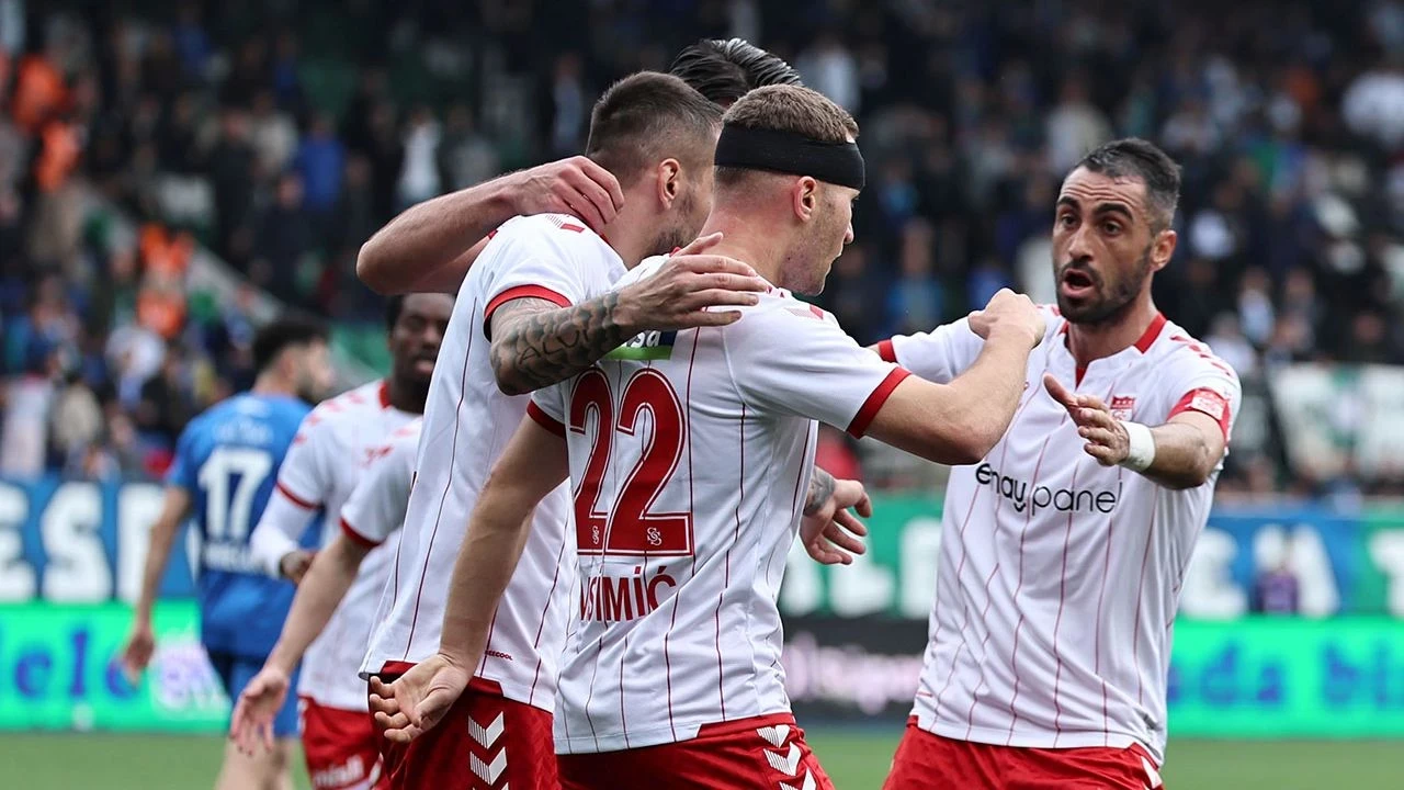 Sivasspor yarın Fenerbahçe'yi ağırlayacak