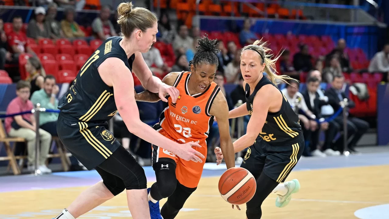 Fenerbahçe Kadın Basketbol Takımı, FIBA Kadınlar Avrupa Ligi'nde üçüncü oldu! Fenerbahçe 59-49 Valencia