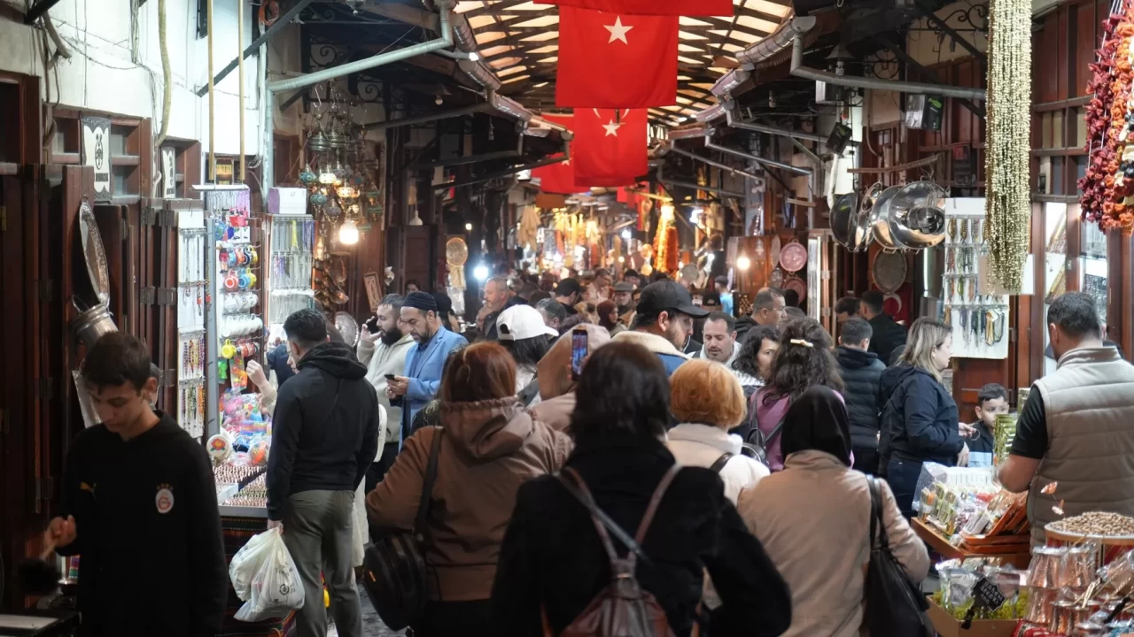 Boykot Gaziantep’e uğramadı: Çarşı-pazar doldu taştı!