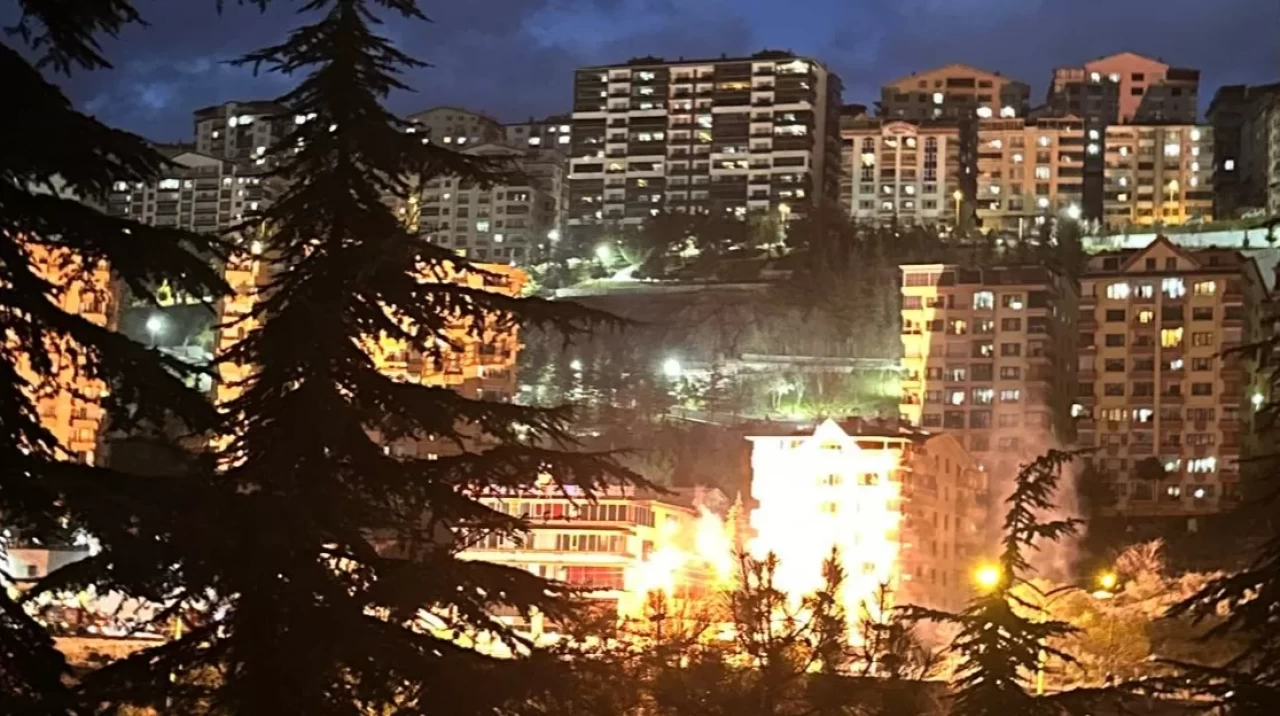 Ankara'da elektrik direklerinde peş peşe patlamalar!