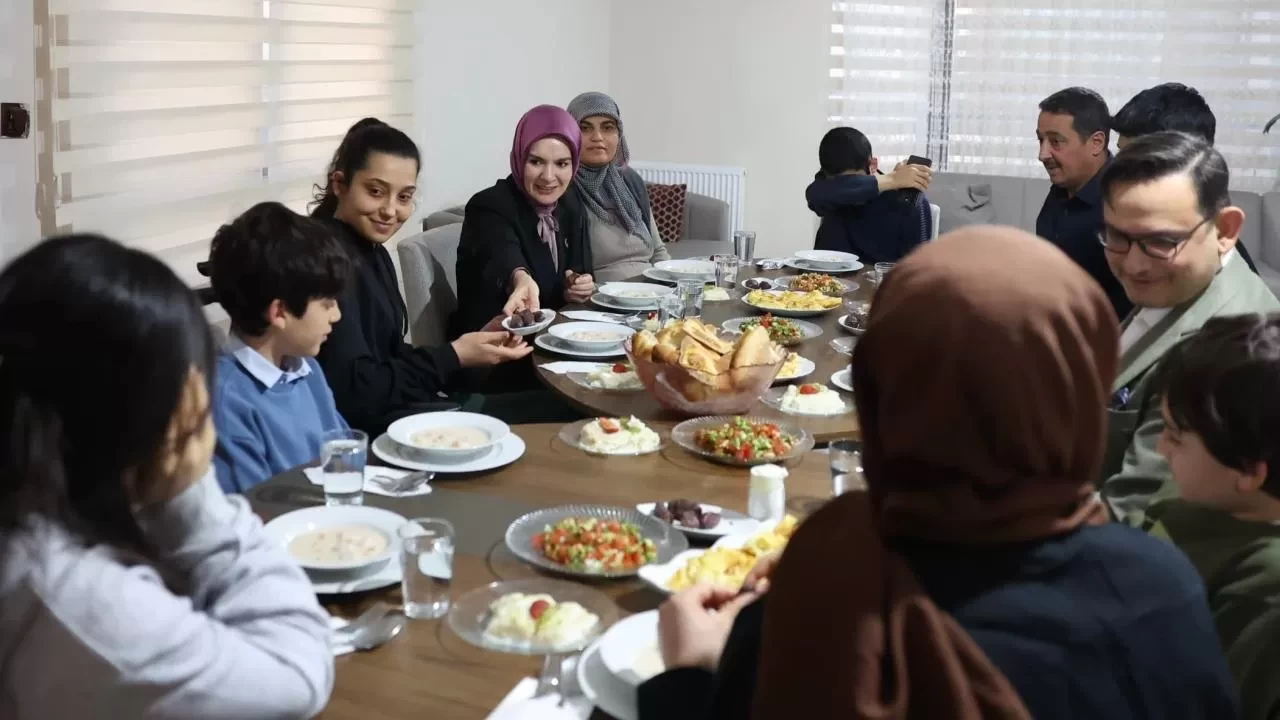 Aile ve Sosyal Hizmetler Bakanlığı Ramazan'da 384 bin 81 haneyi ziyaret etti