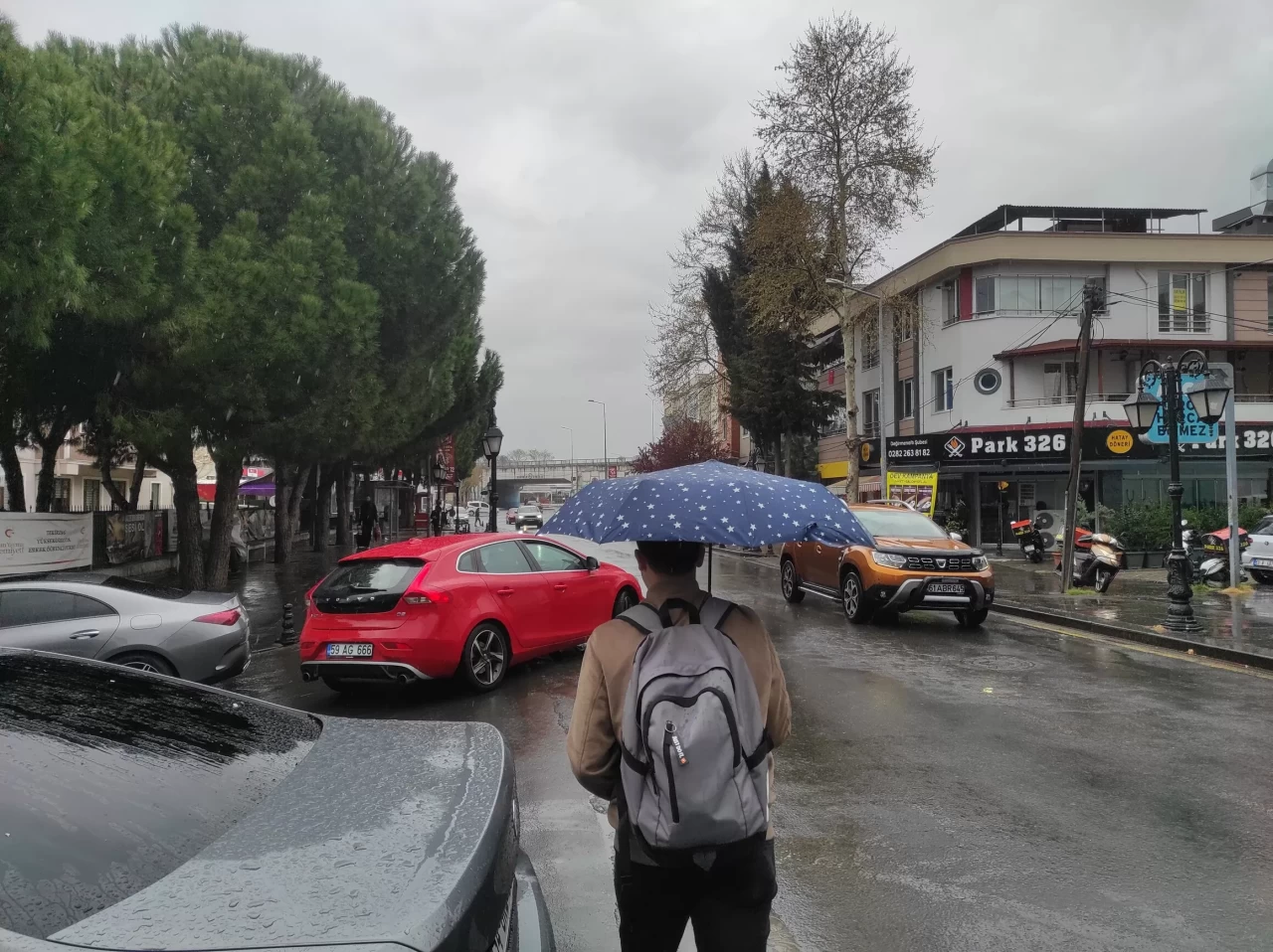 Tekirdağ'da sağanak yağış hayatı felç etti