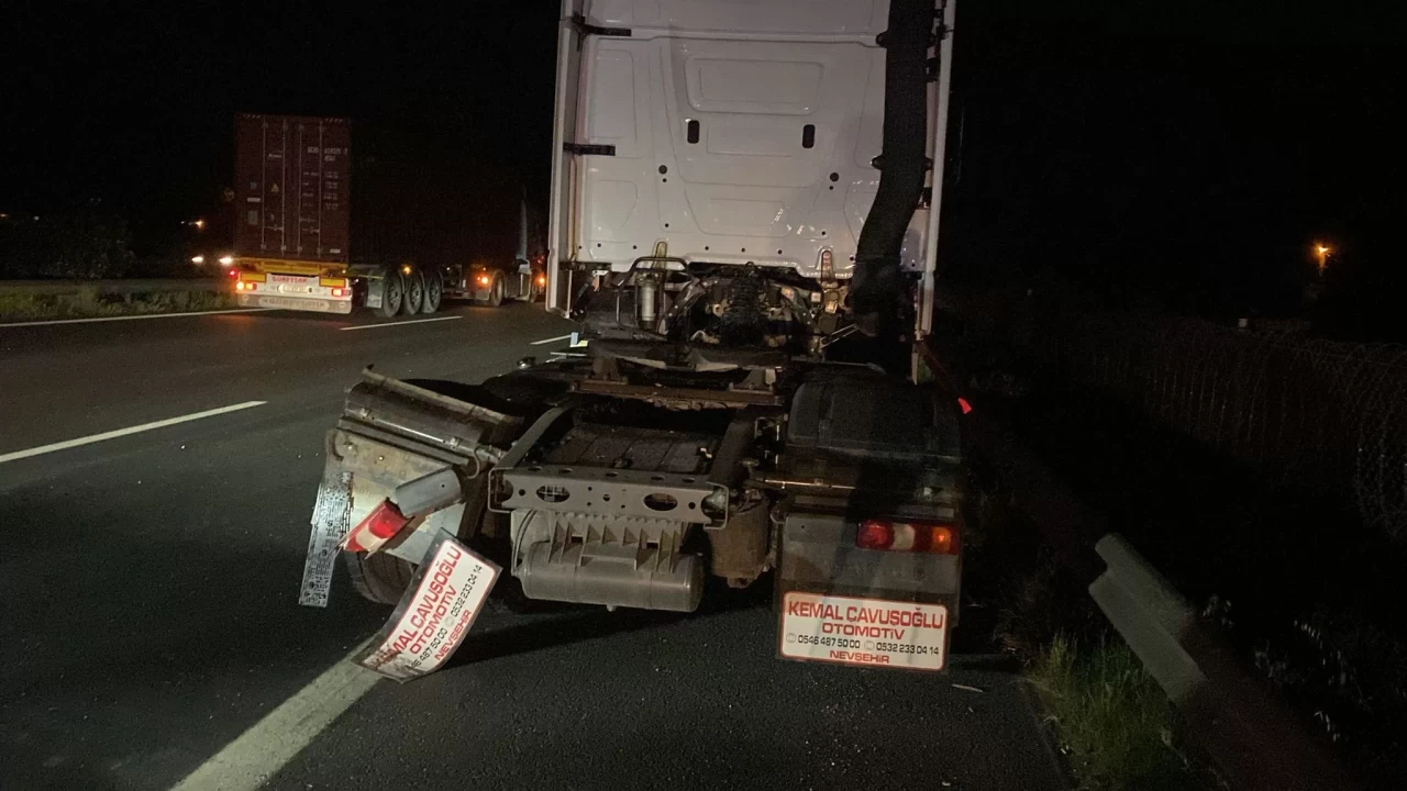 Osmaniye'de feci kaza! Ticari araç tıra arkadan çarptı