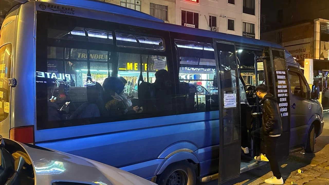 Filistin'e yardım: Ümraniye minibüsçüleri Gazze için birleşti