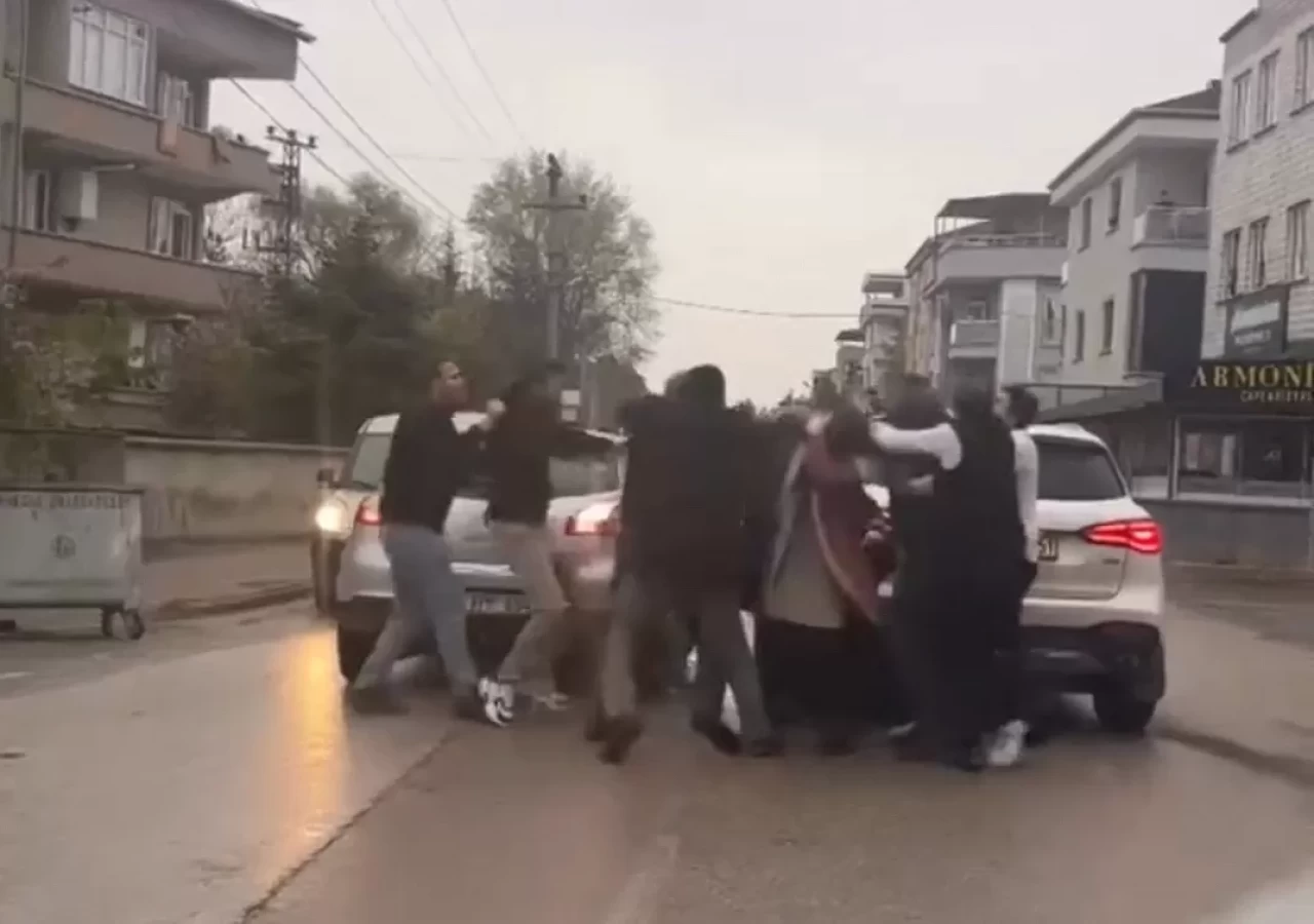 'Yol verme’ tartışması yumruklu kavgaya dönüştü