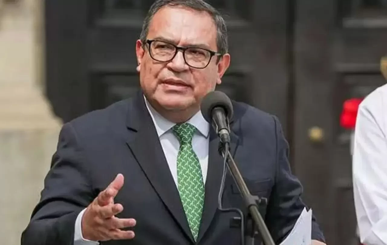 Peru Başbakanı Adrianzen, görevinden istifa etti