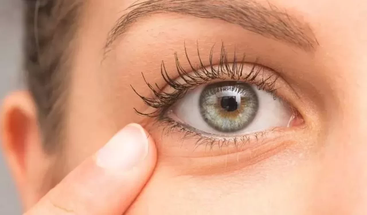 Göz çevresi nemlendirmede hangi ürünler tercih edilmeli?