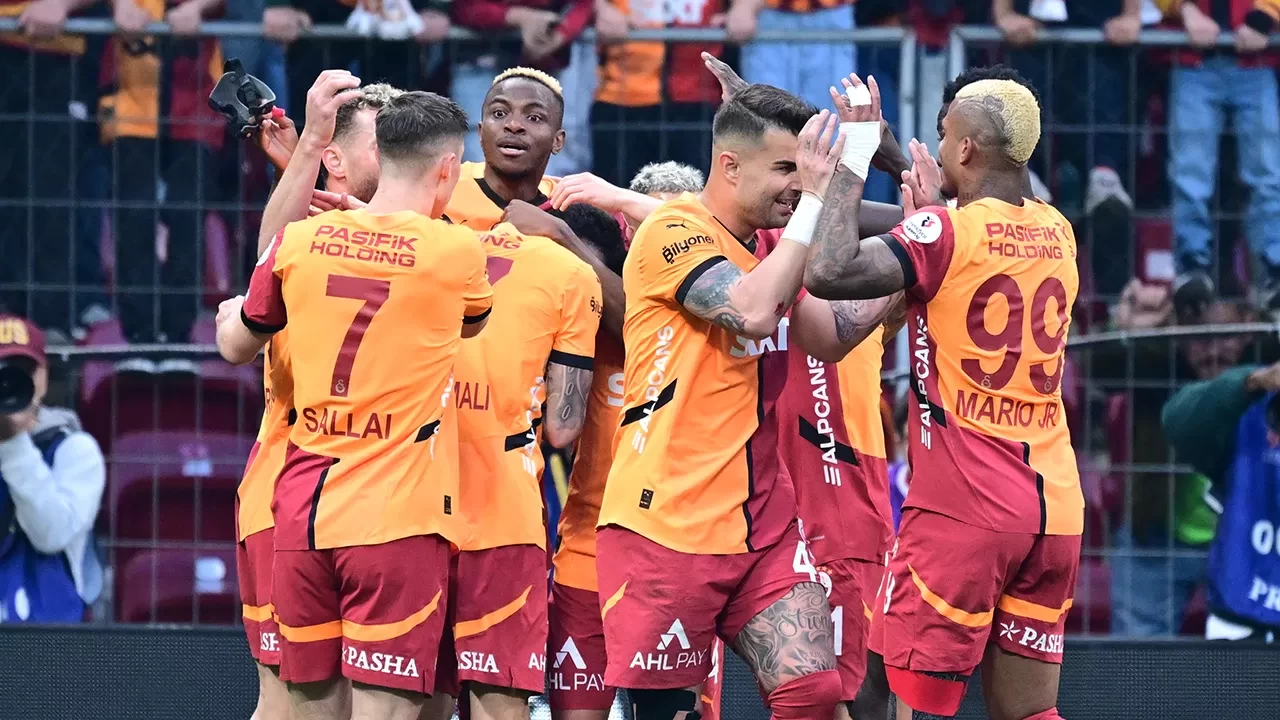 Lider Galatasaray, evinde farklı kazandı! Süper Lig'de Galatasaray 4-1 Sivasspor maç sonucu
