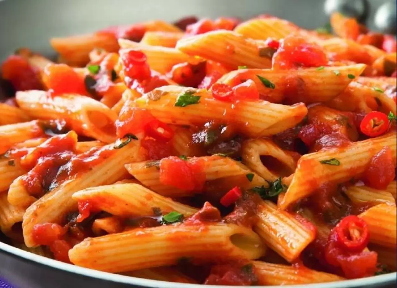 Acı Severlere Özel: Penne Arrabbiata Soslu Makarna Tarifi