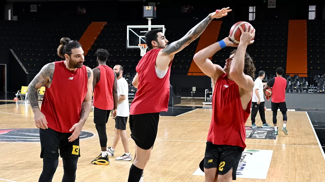 Mersin Spor Kulübü, play-off’ta Anadolu Efes’e karşı yeni bir zafer peşinde