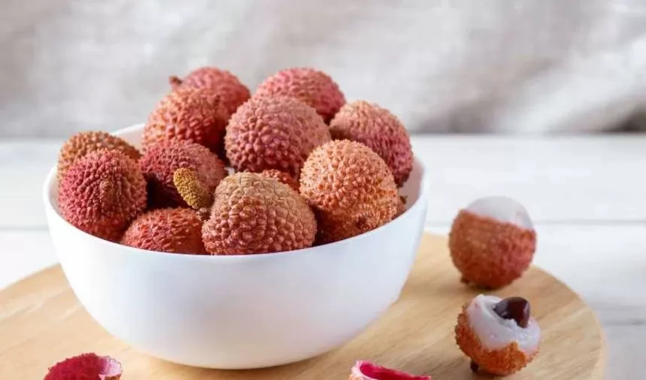 Liçi meyvesi nedir, nasıl yenir? Sağlığa faydaları nelerdir?