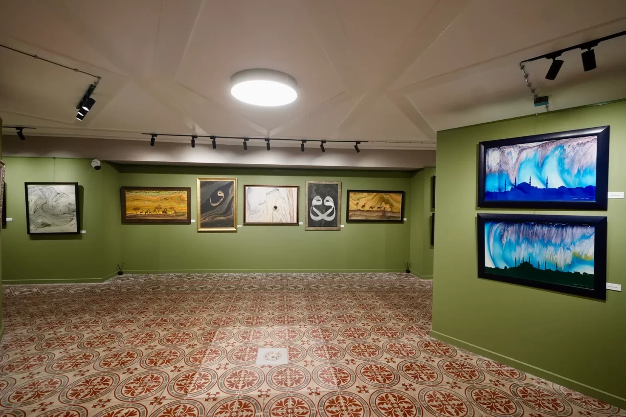 Ebru ve minyatür eserlerinden oluşan "Zuhurat" sergisi sanatseverlerle buluştu