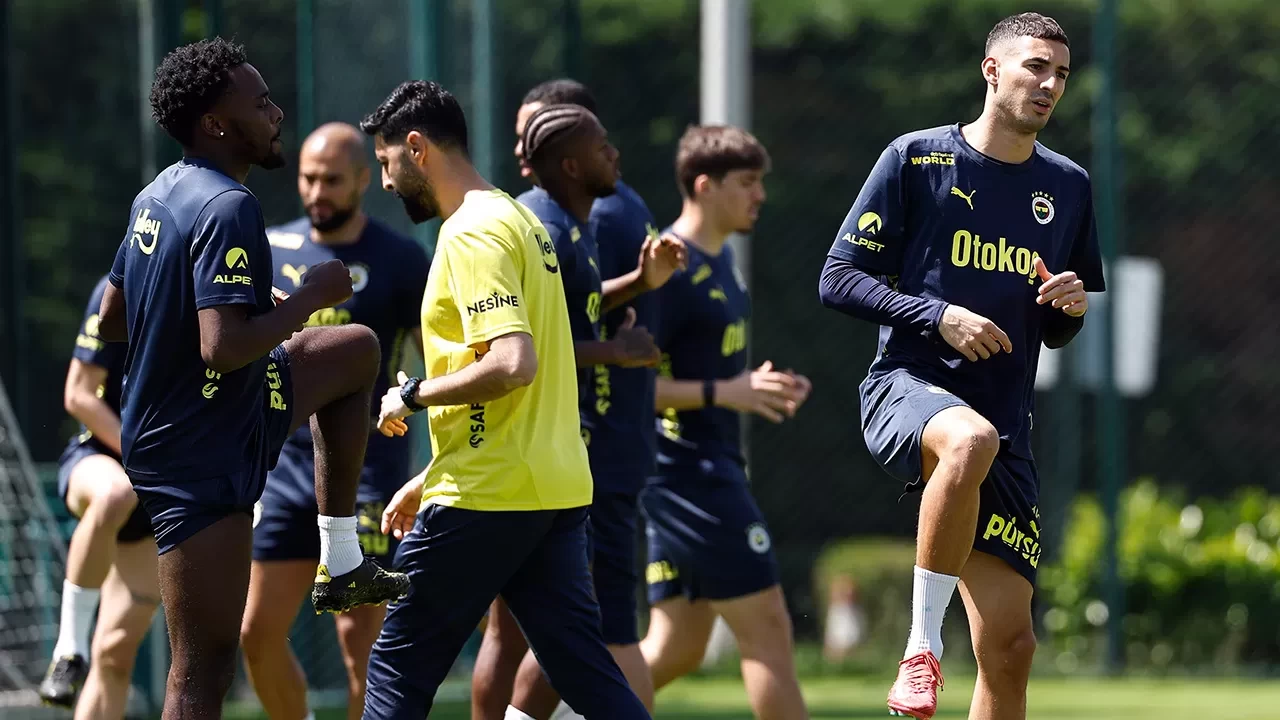 Fenerbahçe, Süper Lig’deki Hatayspor deplasmanı için hazırlıklarını Jose Mourinho yönetiminde sürdürdü