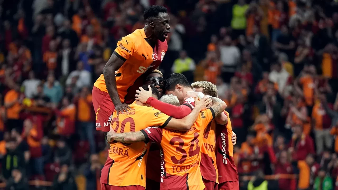 Galatasaray Süper Lig'de şampiyonluk için sahaya çıkıyor: Hedef çifte kupa