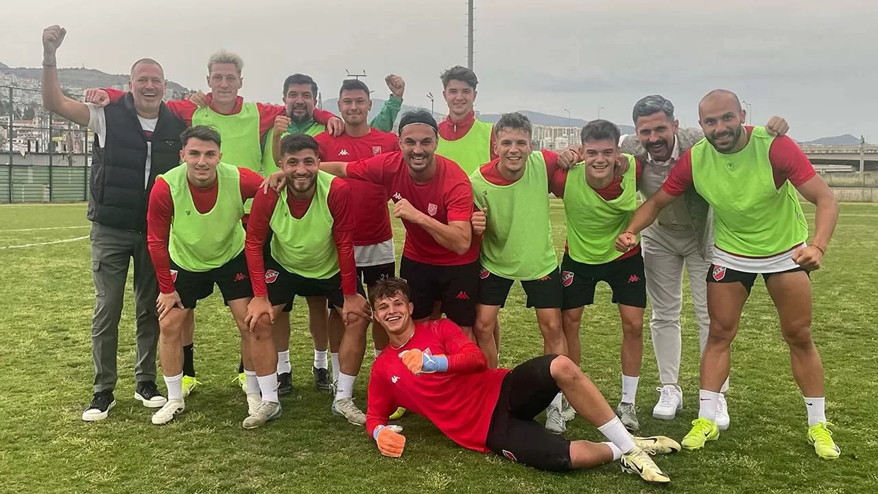 Karşıyaka Play-off öncesi kenetlendi: Başkan Ergüllü, futbolcularla toplantı yaptı