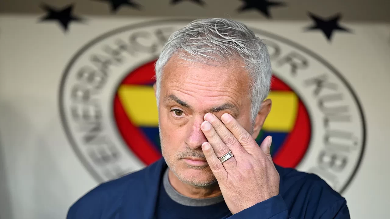 Süper Lig'deki Fenerbahçe-Eyüpspor maçında tribünler boş kaldı