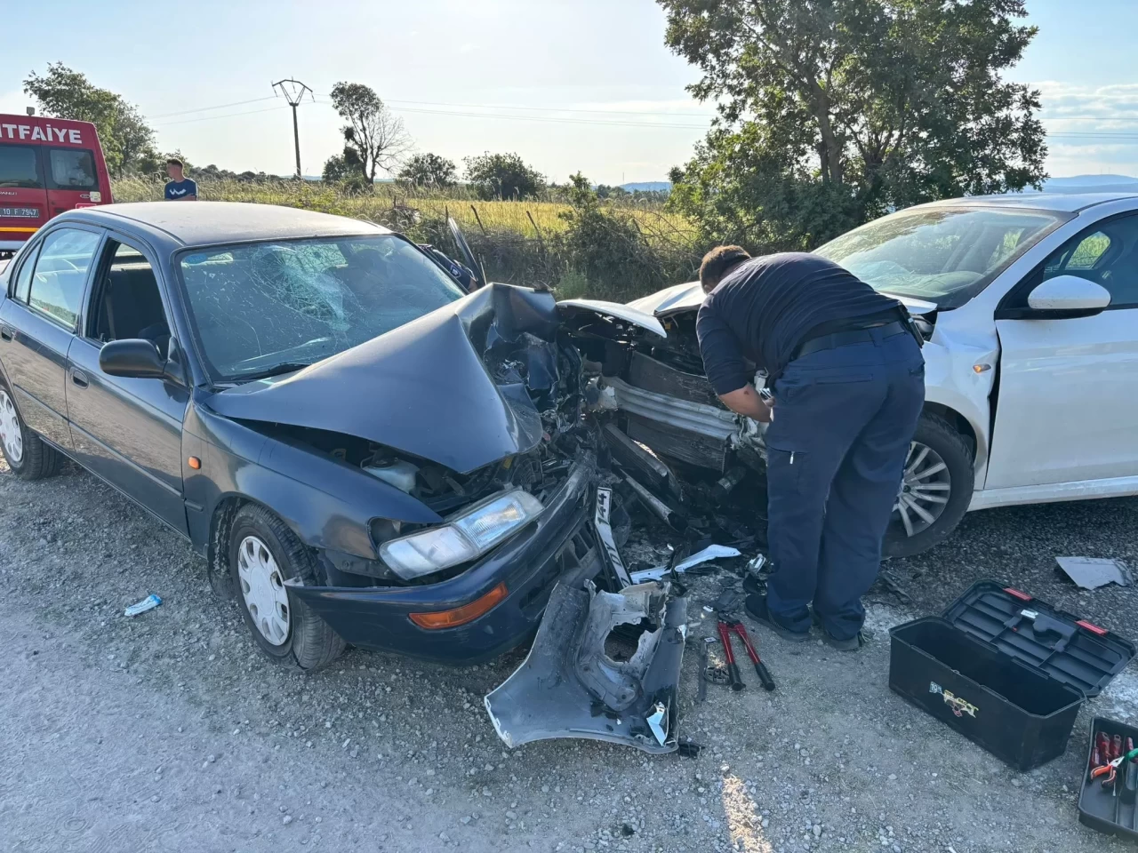 Balıkesir'de facia: İki araç kafa kafaya çarpıştı: 5 yaralı!