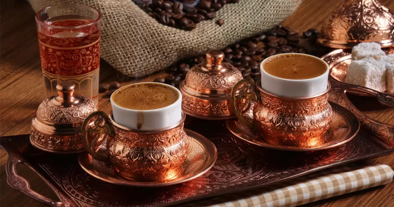 Dibek kahvesi yaparken içine neler konur, malzemeleri nelerdir?