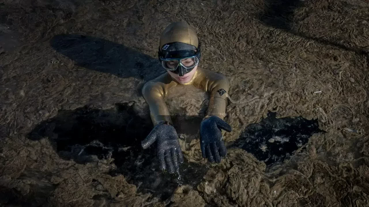 Şahika Ercümen müsilaja dikkati çekmek için Marmara'ya umut dalışı yaptı