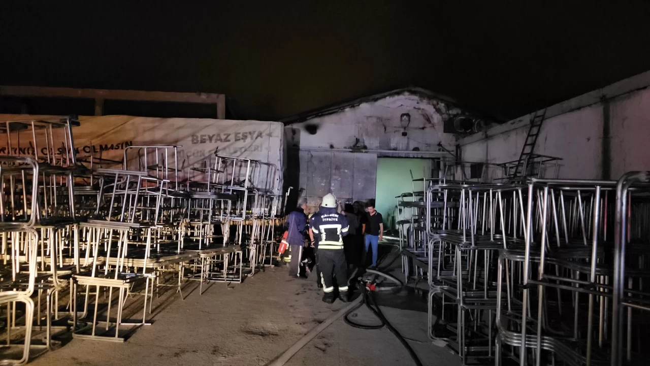 Kayseri'de mobilya fabrikasında yangın! İtfaiye ekipleri zamanla yarıştı