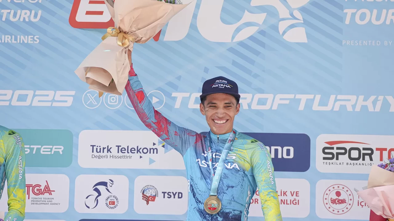 TUR 2025’in altıncı etabını kazanan Harold Martin Lopez’den yarış değerlendirmesi