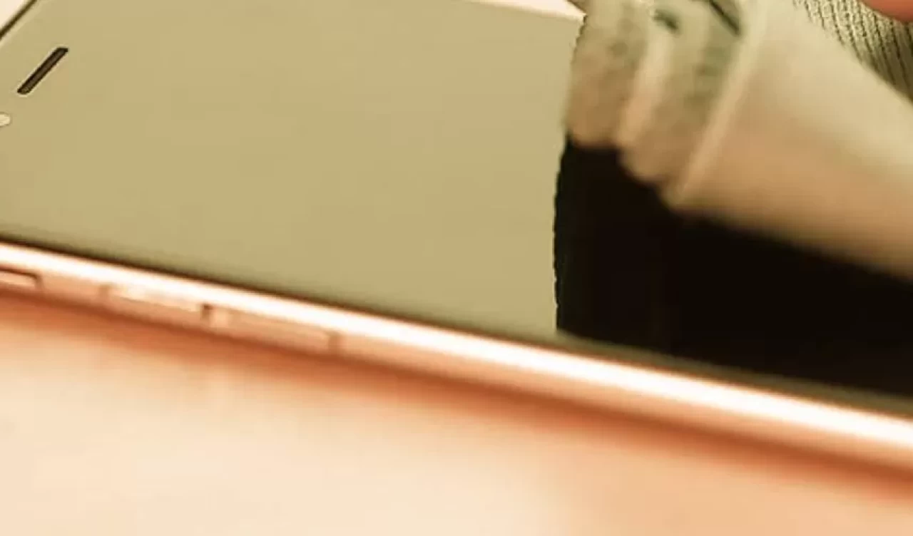 Cep telefonları tuvalet kapaklarından daha çok bakteri barındırıyor! Telefon temizliği nasıl yapılır?