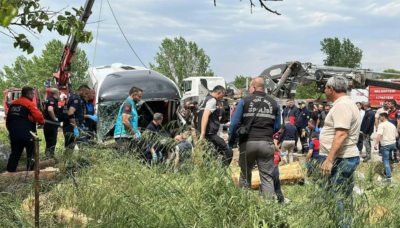 Tomruklar yollara savruldu, aileler acıya gömüldü! 8 kişinin öldüğü kazanın inceleme raporu çıktı