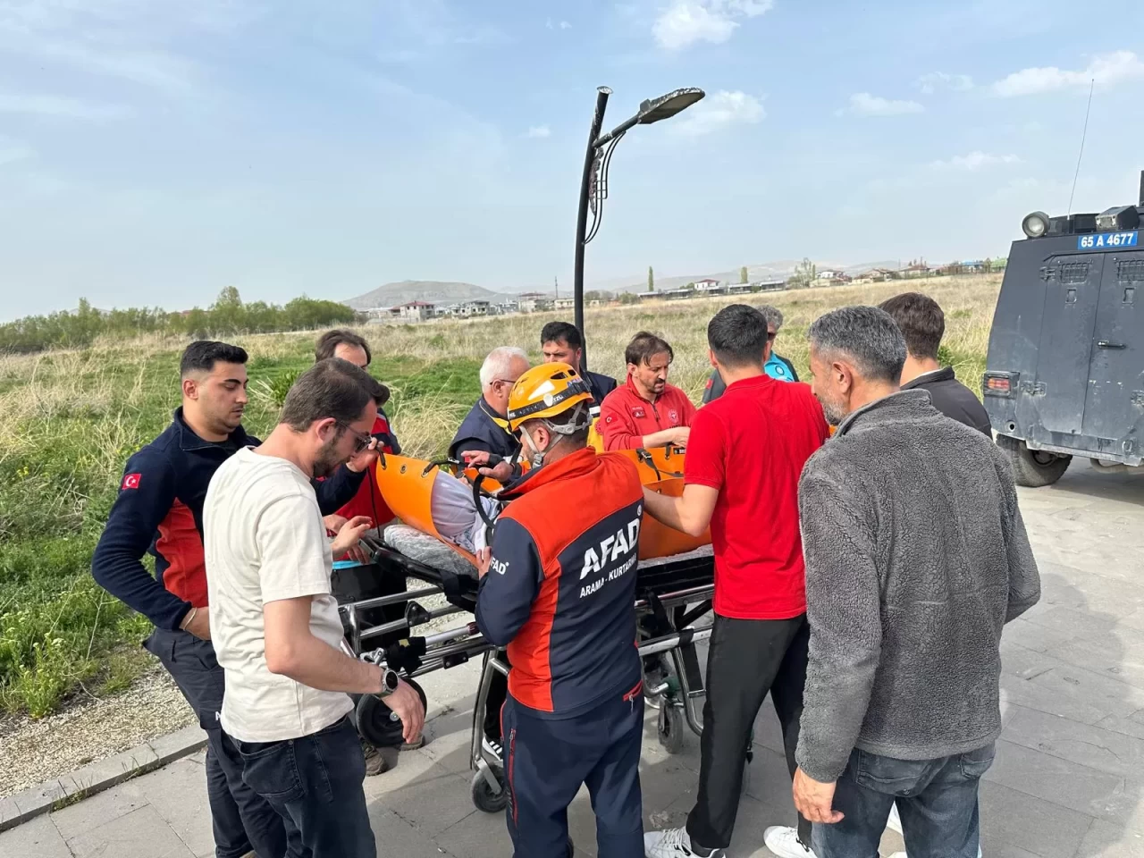 Van Kalesi'nden düşen yaşlı kadın yaralandı