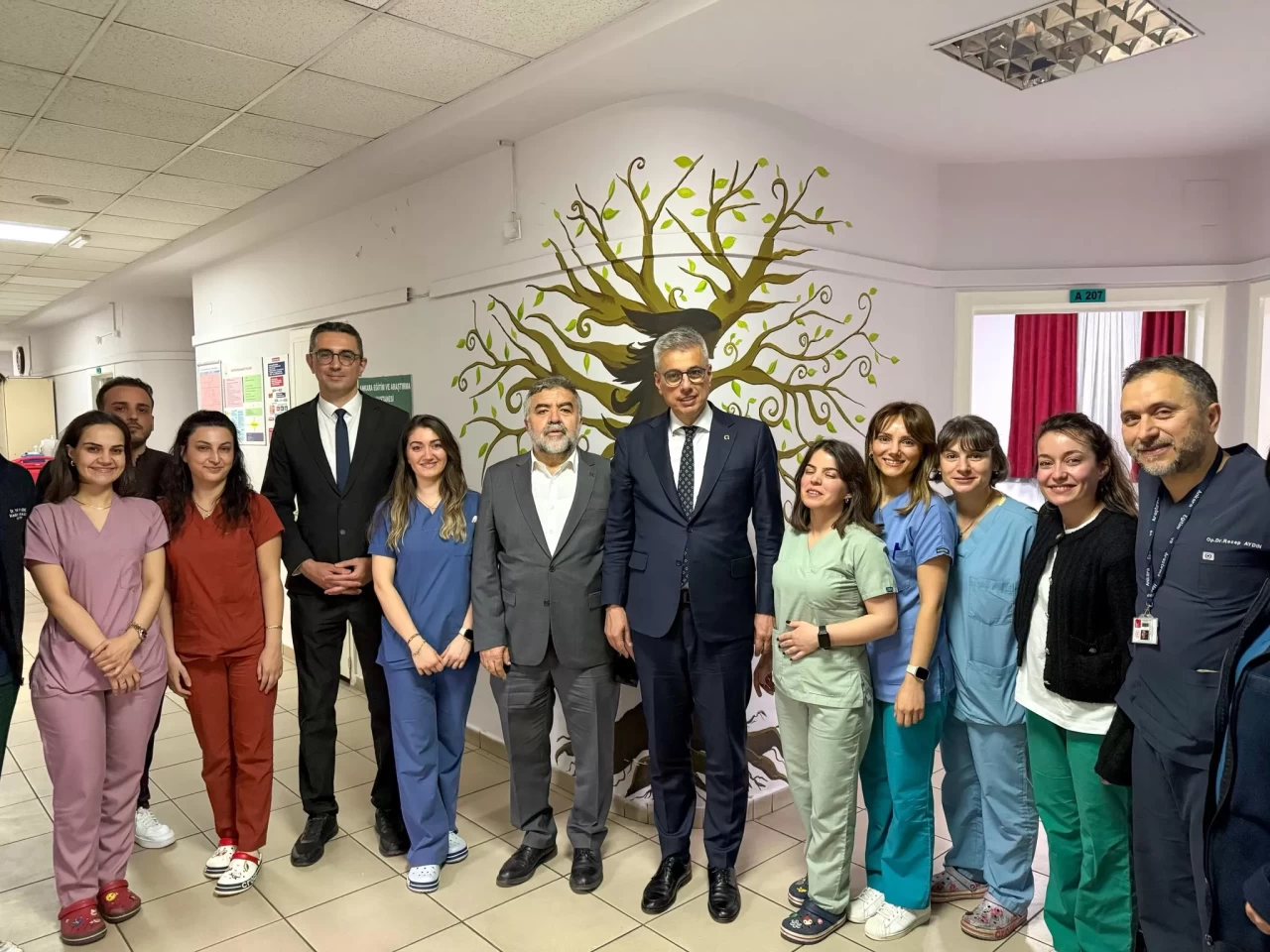 Sağlık Bakanı Memişoğlu, Dünya Ebeler Günü'nde ebeleri unutmadı