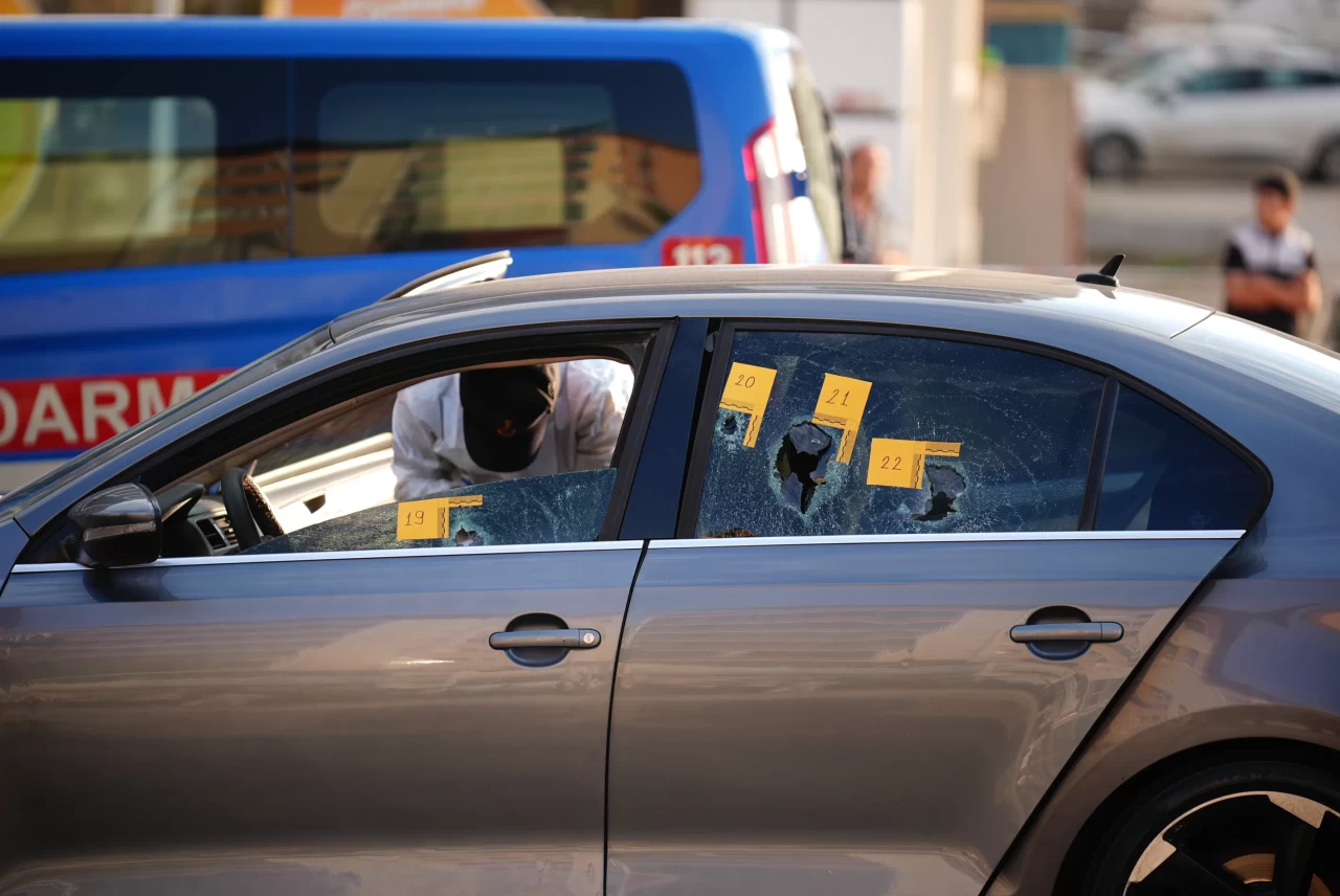 İzmir'de otomobile silahlı saldırı: 3 ölü, 3 yaralı!