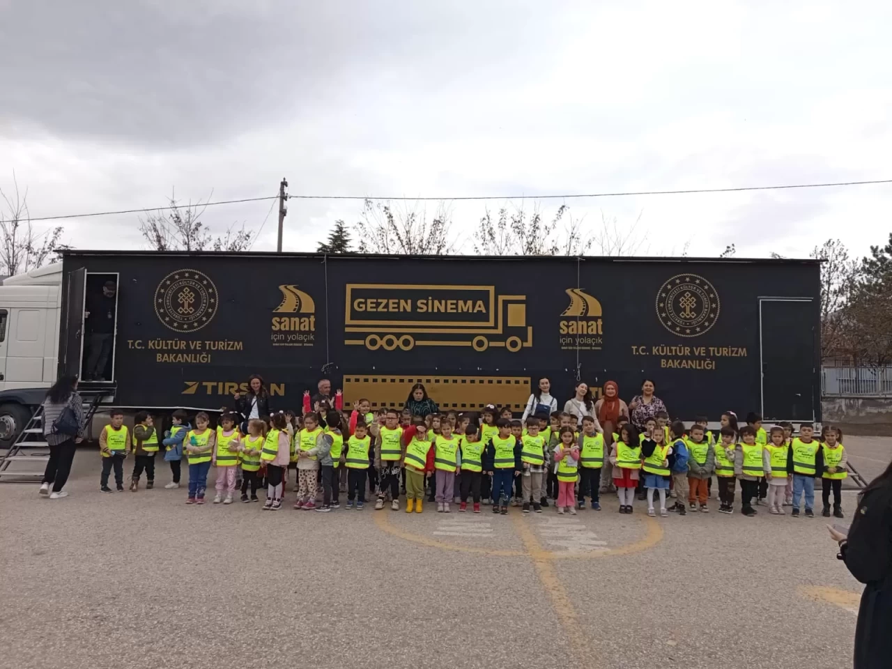 Gezen sinema yüzlerce durağın ortak heyecanı oldu