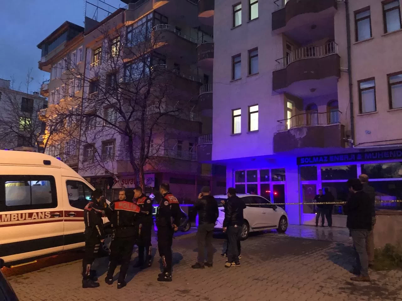 Balkondan düşen kadın yaşamını yitirdi