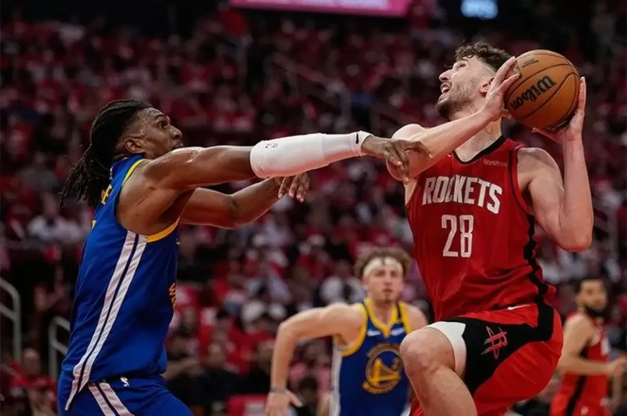 Houston Rockets, Warriors'ı geçerek seriyi 3-2'ye getirdi!