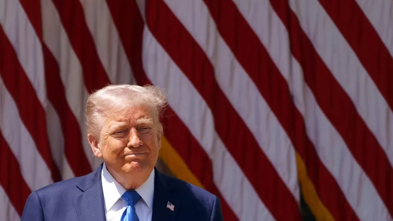 Trump'tan İran kararı: Petrol satın alan ülkelere yaptırım!