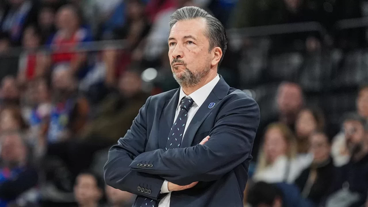 Anadolu Efes Başantrenörü Luca Banchi, Panathinaikos maçıyla seriyi beşinci maça taşımak istiyor