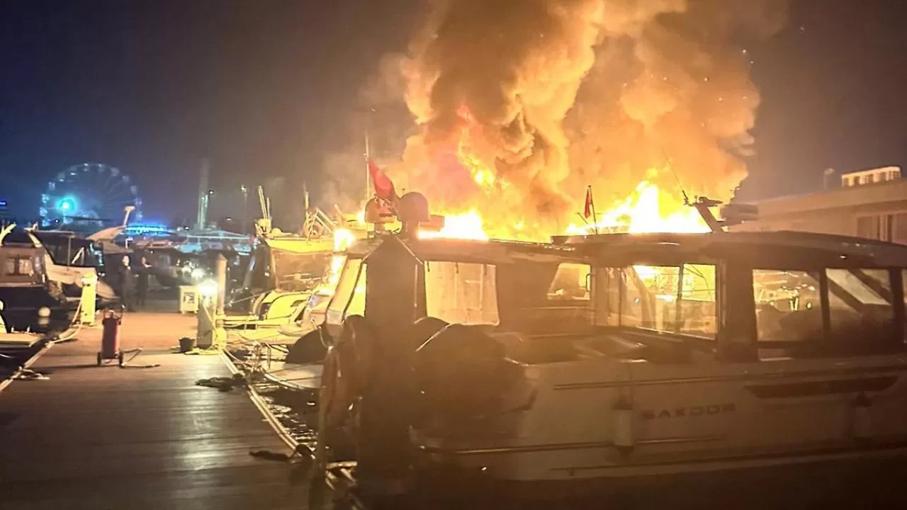 Tuzla marinada tekne yangını