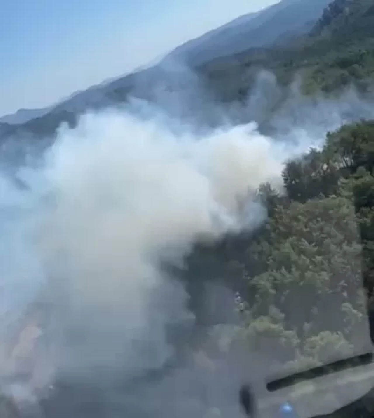 Marmaris'te orman yangını! Havadan ve karadan müdahale sürüyor