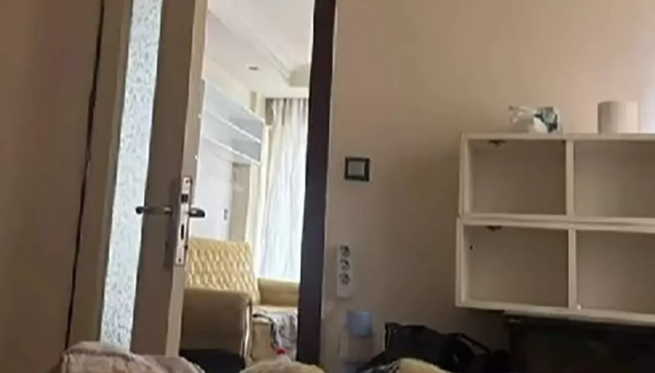 Casus priz skandalı! Yatakta ışık yansımasını fark etti, gerçek ortaya çıktı