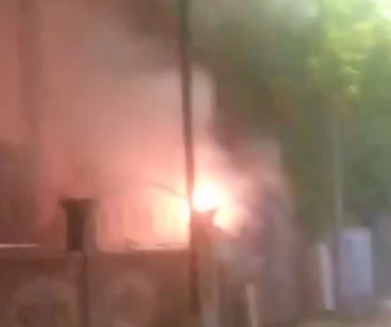 Elektrik tesisatı alev aldı mahalle ayağa kalktı