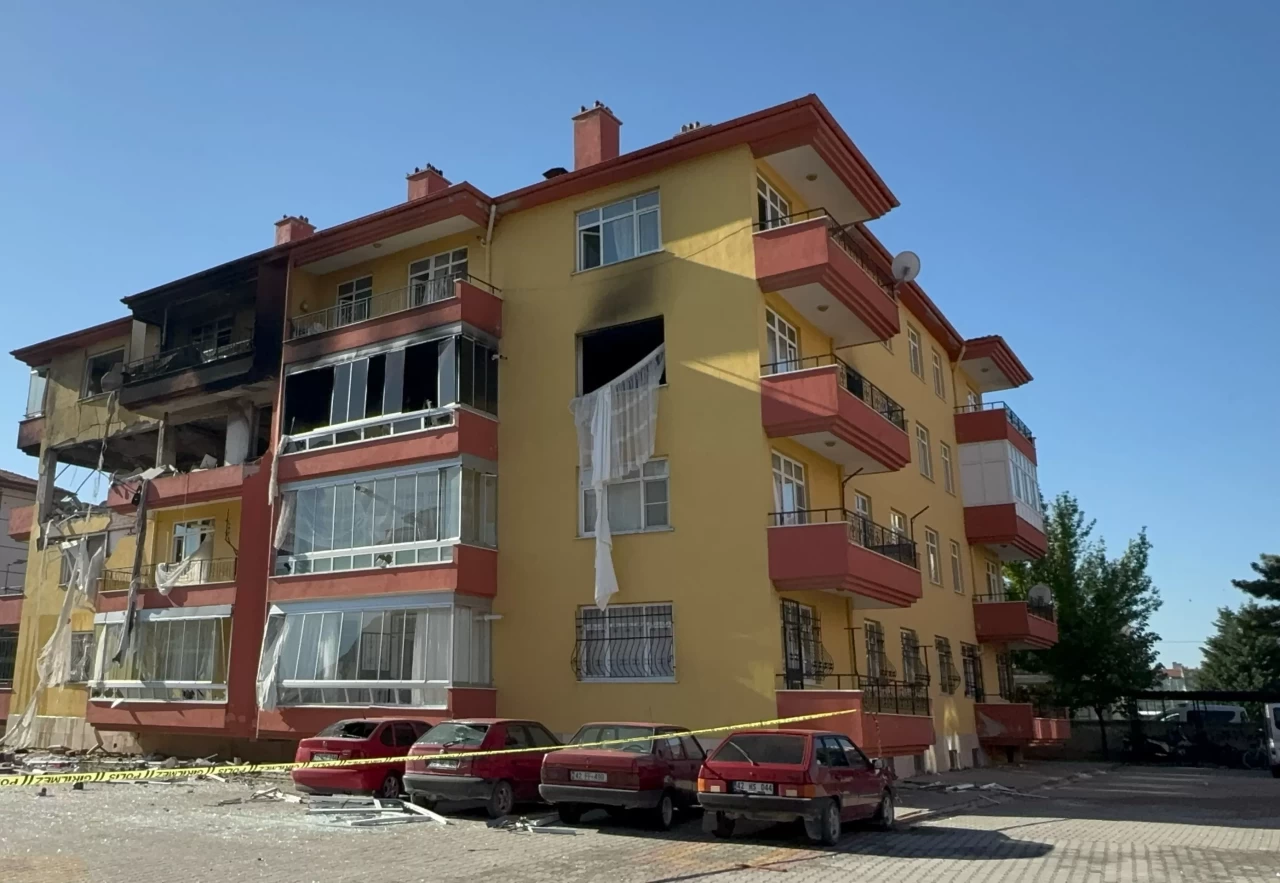 Konya Karatay’da apartmanda patlama: 1’i ağır 12 yaralı var