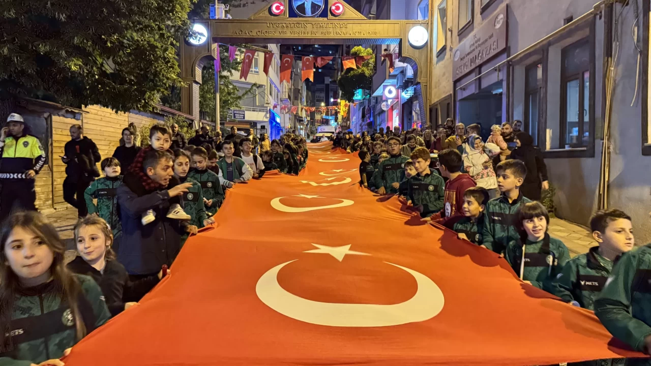 Artvin ve Ordu'da 19 Mayıs kutlamaları kapsamında fener alayı düzenlendi
