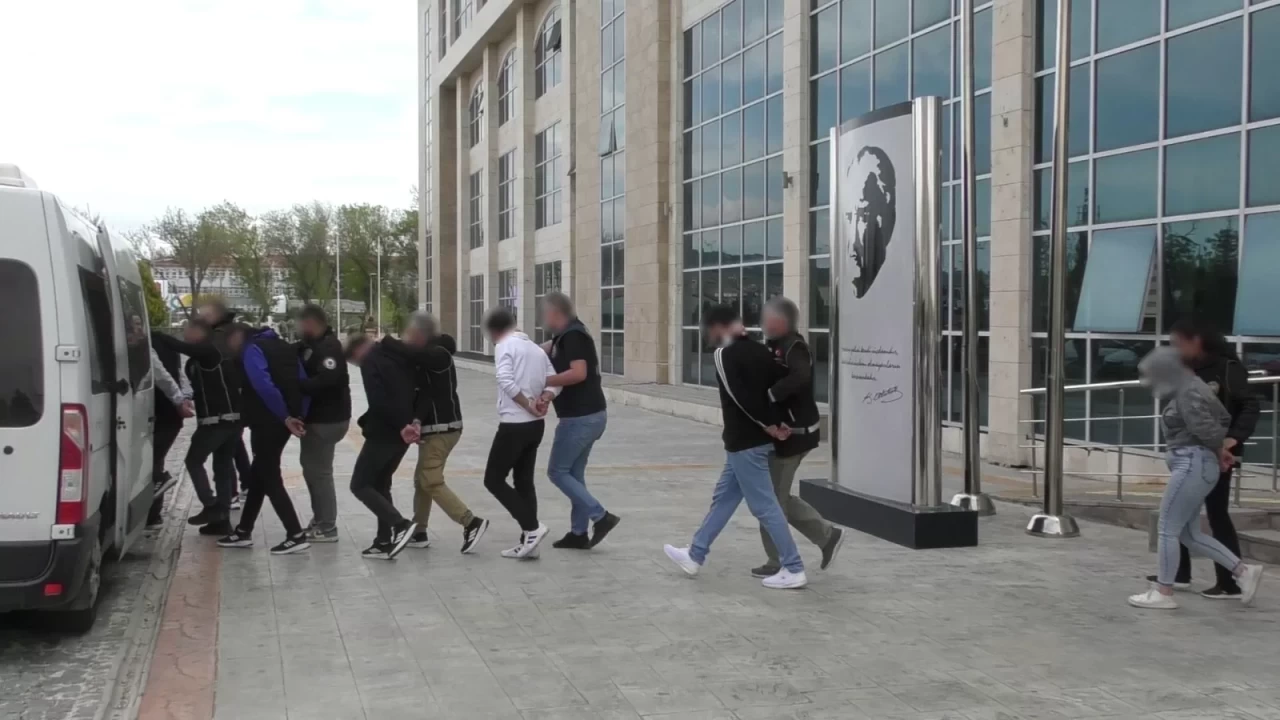 Uşak’ta 11 uyuşturucu satıcısı tutuklandı