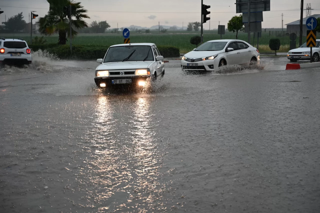 Osmaniye'de sağanak hayatı olumsuz etkiledi