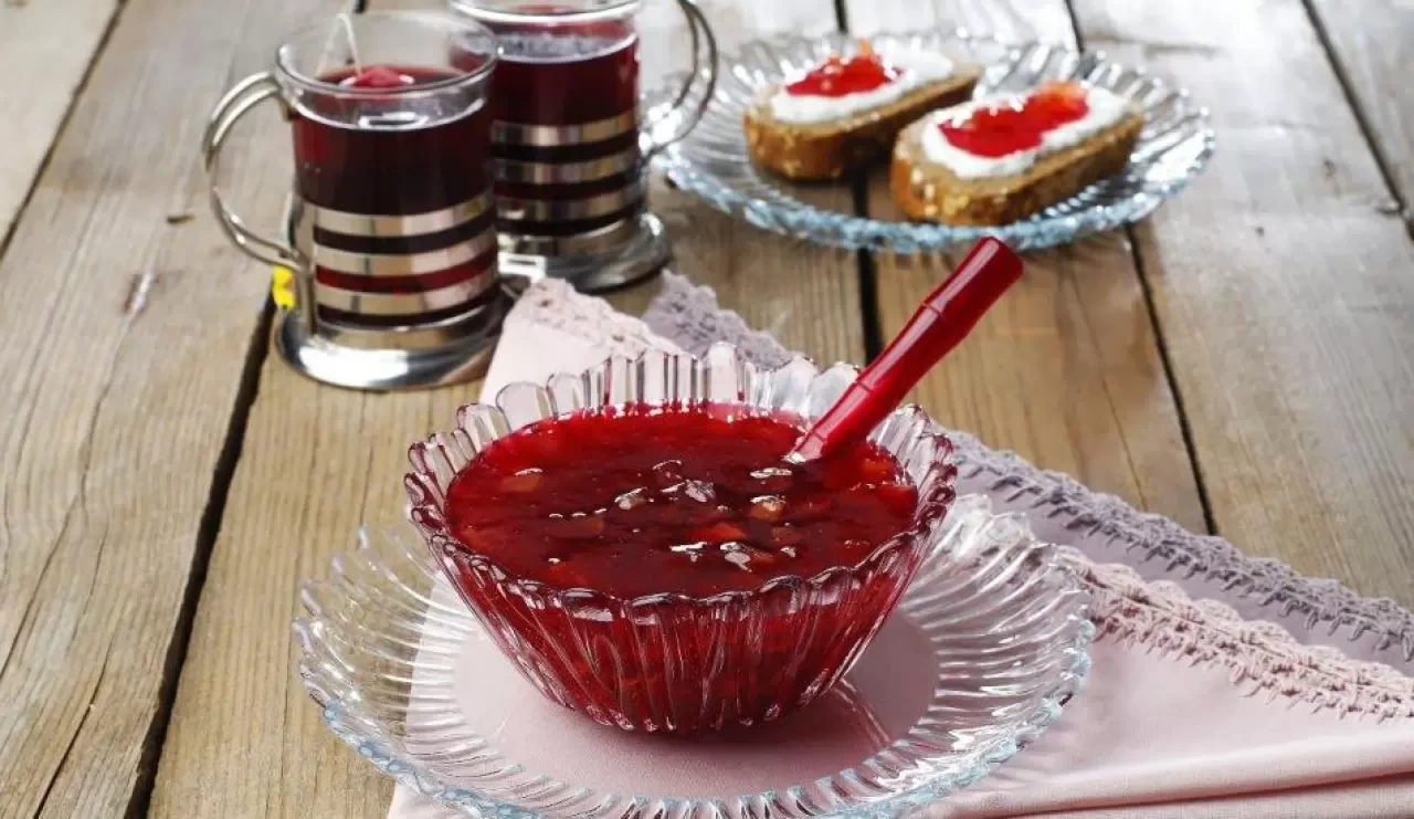 Vişne Marmelatı Nasıl Yapılır? Ekşi Tatlı Dengeyi Yakalayan Mükemmel Tarif!