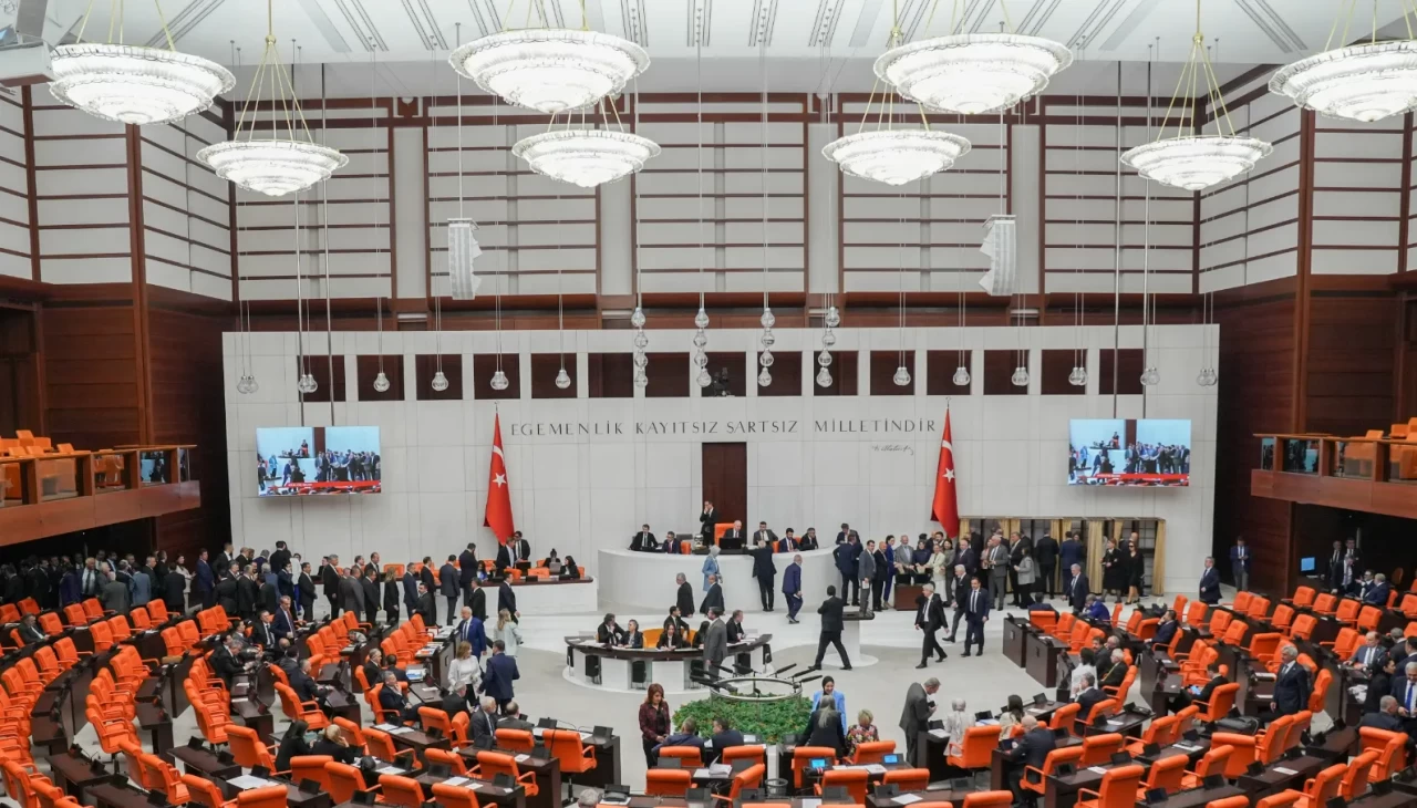 Meclis'ten kamu düzenlemelerine onay! Kritik değişiklikler yasalaştı