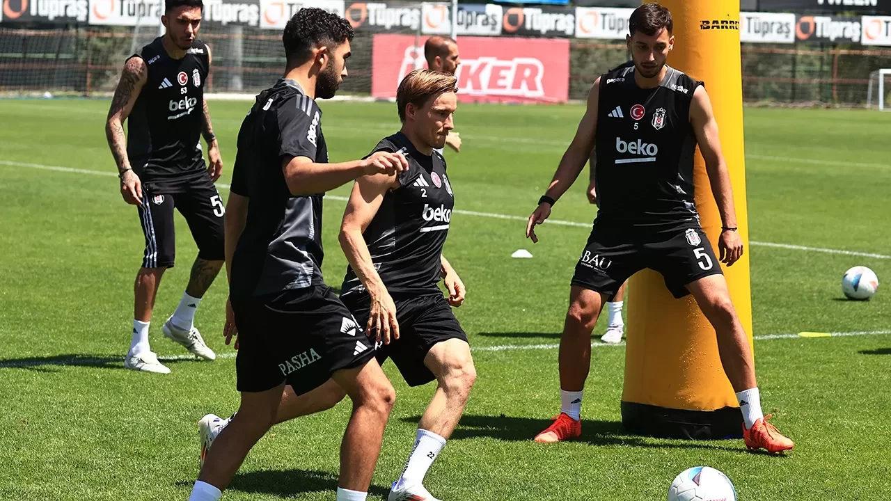 Beşiktaş, Süper Lig’de üçüncülük umutları için Çaykur Rizespor deplasmanına hazırlanıyor