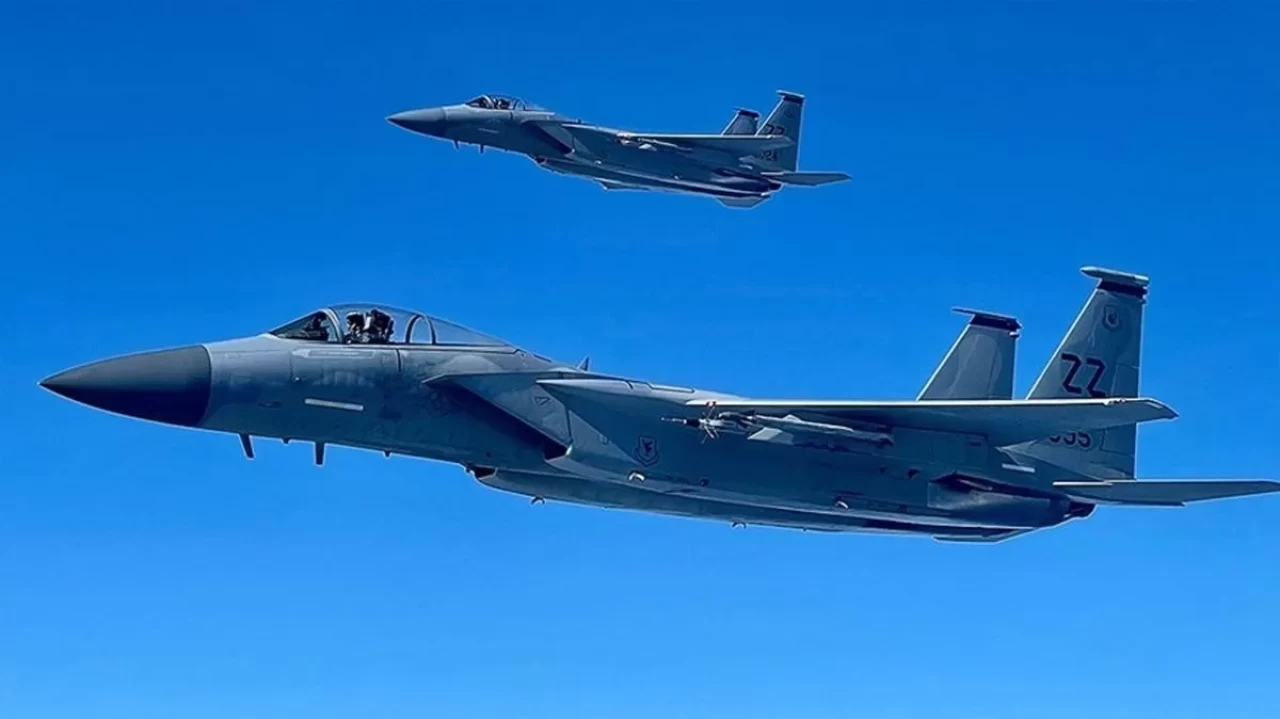 ABD bombardıman üssünde askeri hareketlilik... F-15'lerden oluşan filoya kritik görev