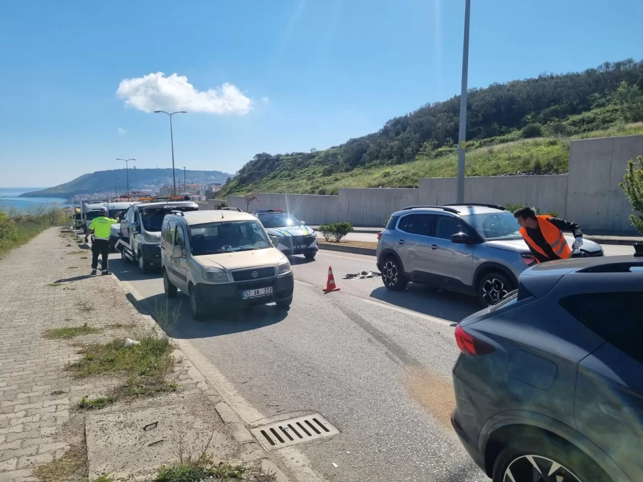 Sinop'ta 3 araçlı zincirleme kaza: 2 yaralı