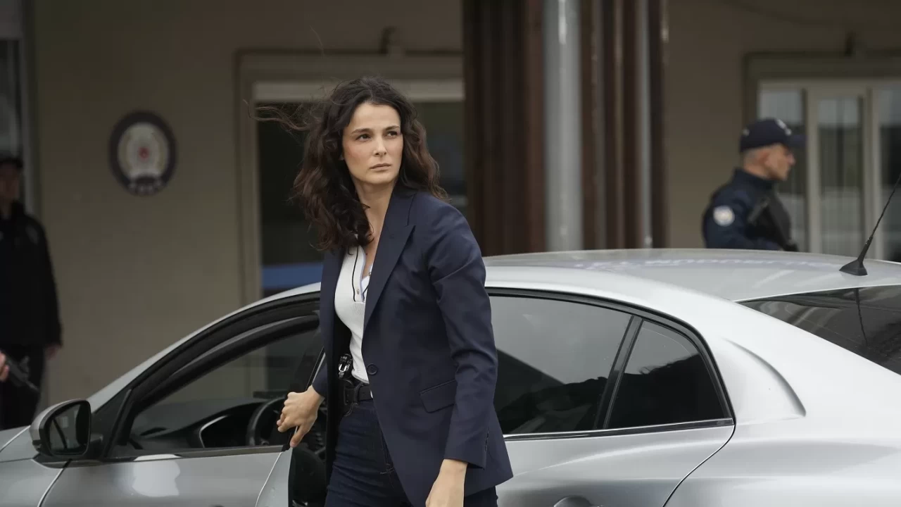 Eşref Rüya’nın Çiğdem’i Büşra Develi, oyunculuk performansıyla dikkat çekiyor